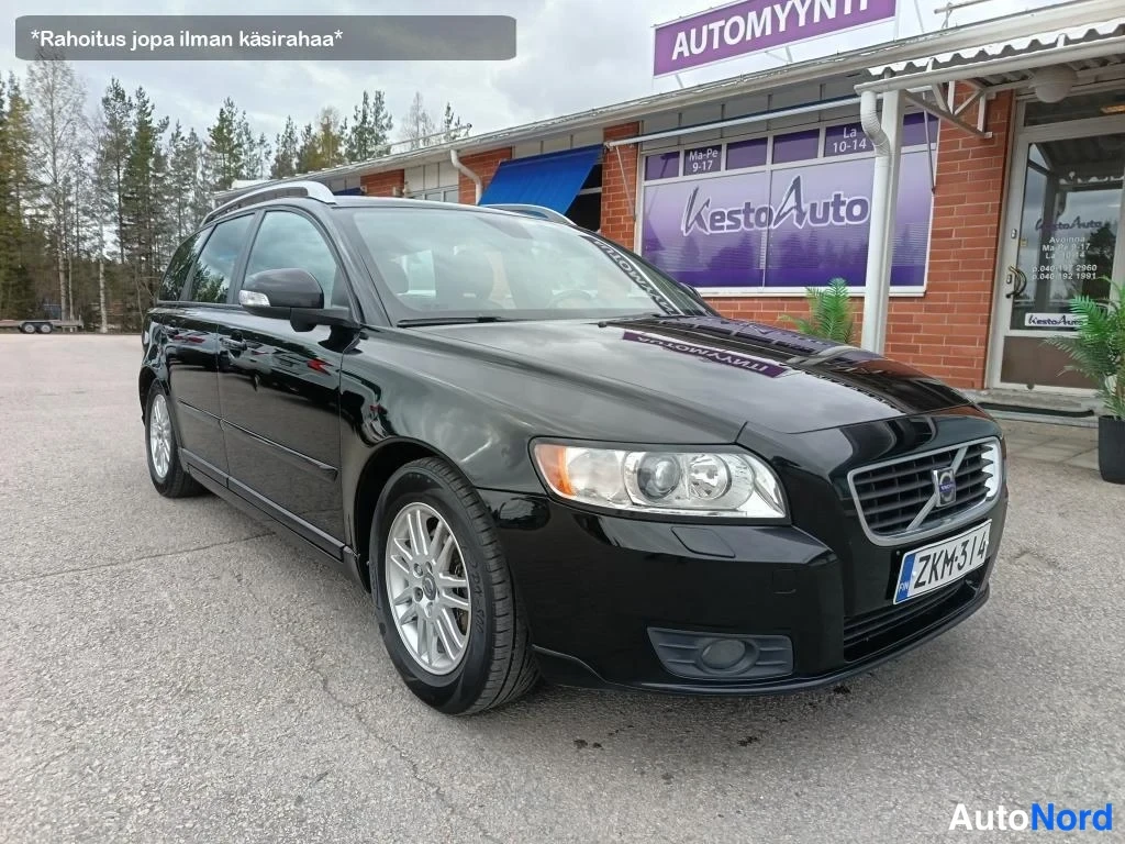Musta Volvo V50 2009, etuviisto, keula oikealle, kuva 6