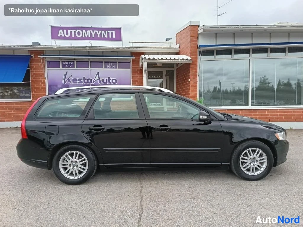 Musta Volvo V50 2009, sivulta, kuva 7