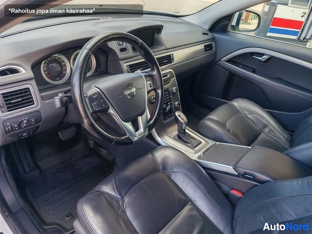 Valkoinen Volvo V70 2013, ohjaamo, kuva 16