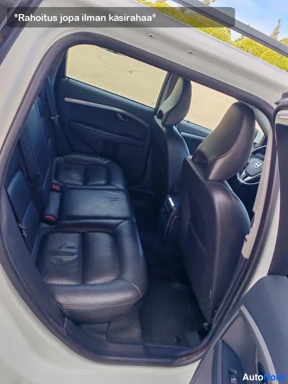 Valkoinen Volvo V70 2013, takaistuimet, kuva 22