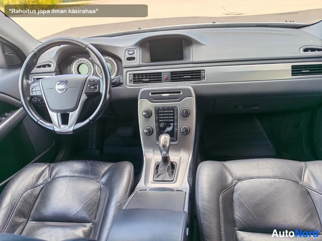 Valkoinen Volvo V70 2013, ohjaamo, kuva 17