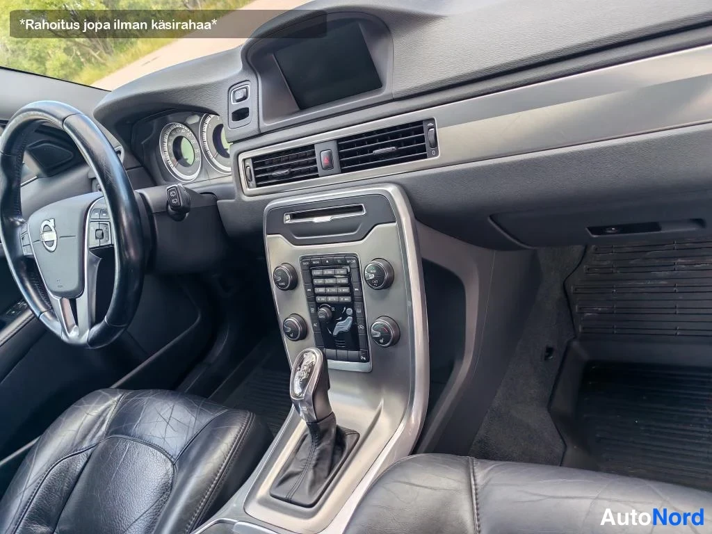 Valkoinen Volvo V70 2013, ohjaamo, kuva 18