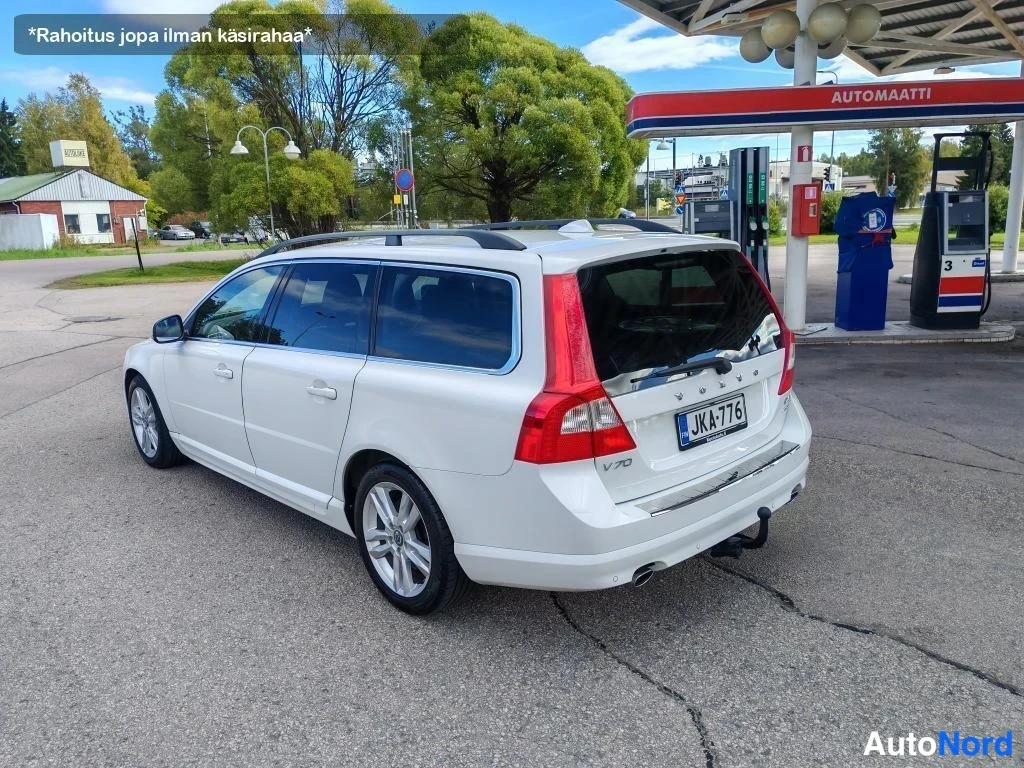 Valkoinen Volvo V70 2013, takaviisto, kuva 13
