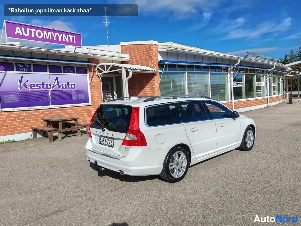 Valkoinen Volvo V70 2013, takaviisto, kuva 8