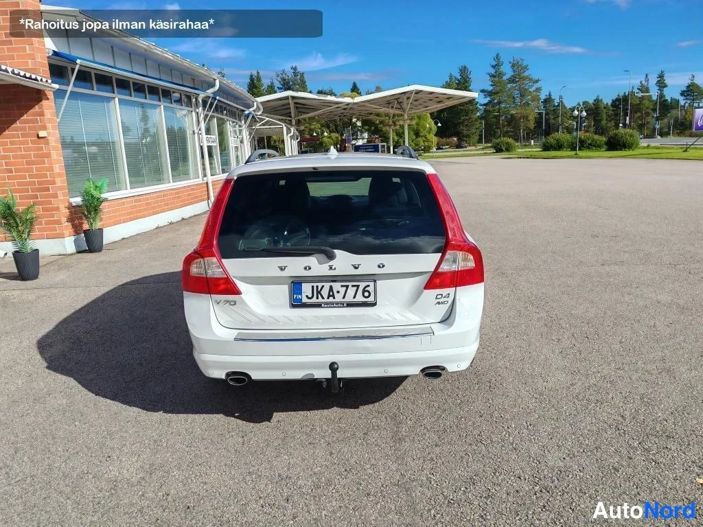 Valkoinen Volvo V70 2013, takaa, kuva 14
