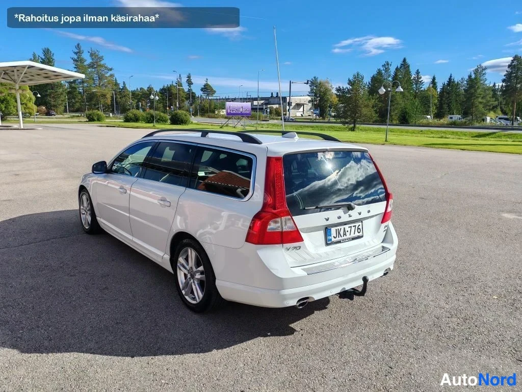 Valkoinen Volvo V70 2013, takaviisto, kuva 9