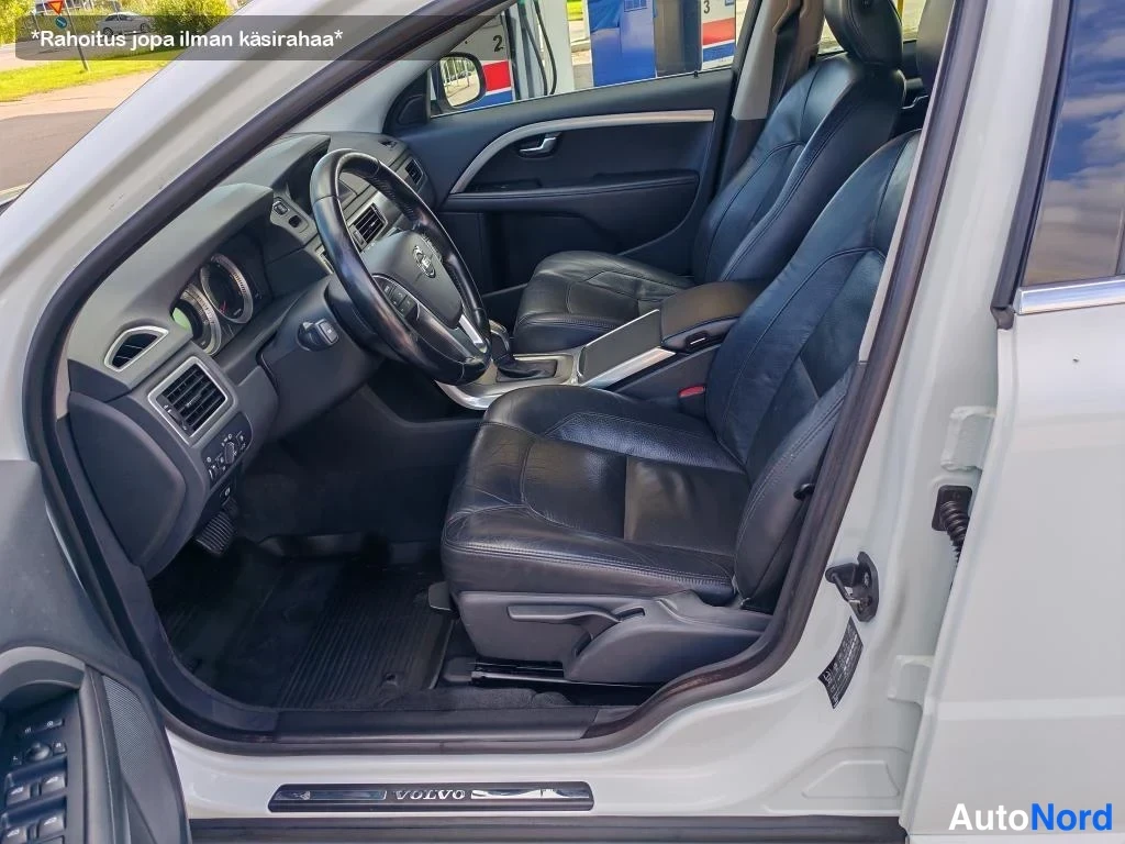 Valkoinen Volvo V70 2013, ohjaamo, kuva 15