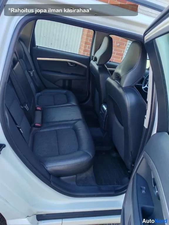 Valkoinen Volvo V70 2011, takaistuimet, kuva 16