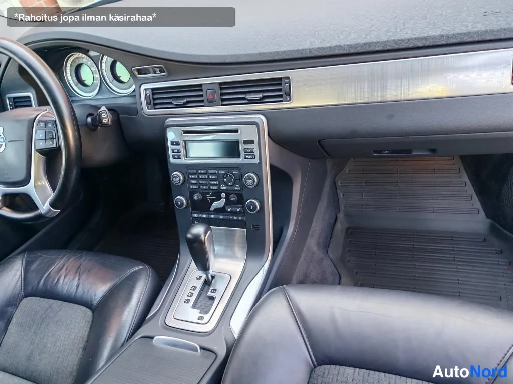 Valkoinen Volvo V70 2011, ohjaamo, kuva 13