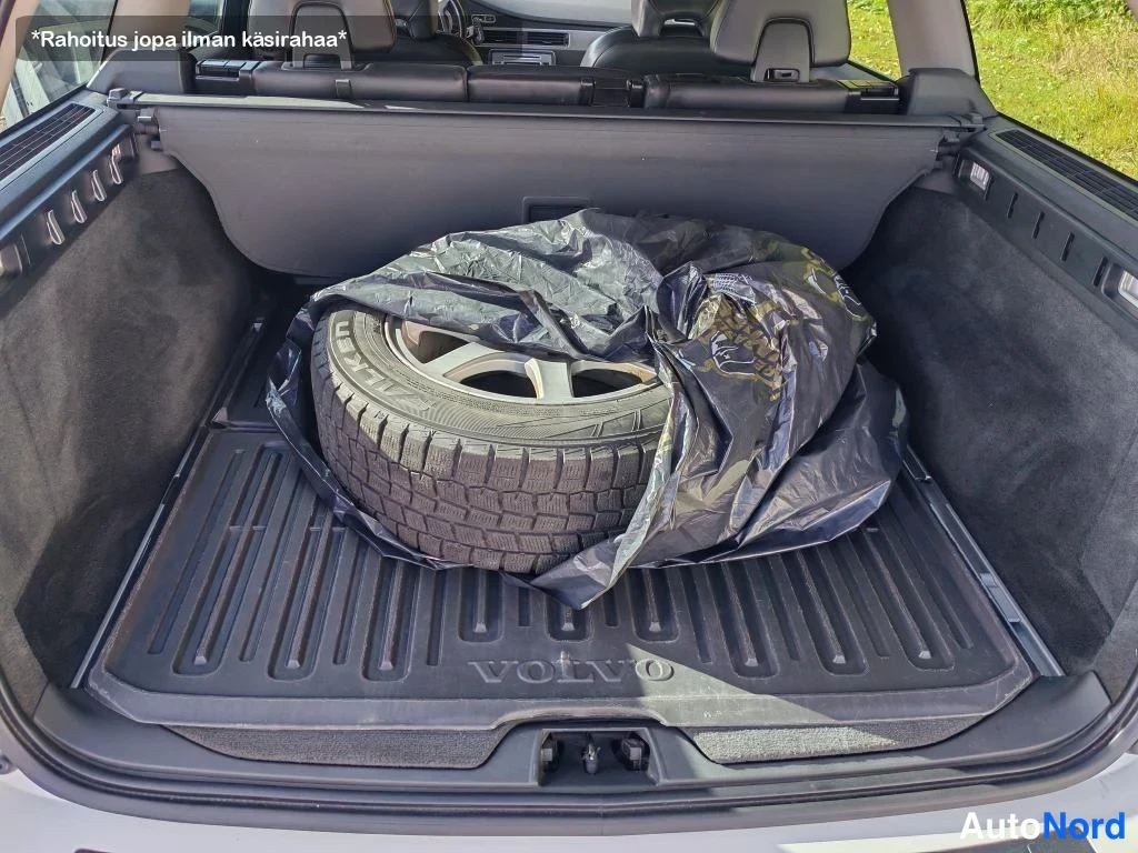 Valkoinen Volvo V70 2011, tavaratila, kuva 18