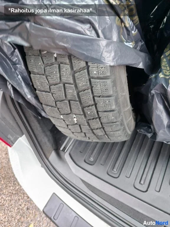 Valkoinen Volvo V70 2011, yksityiskohta, kuva 21