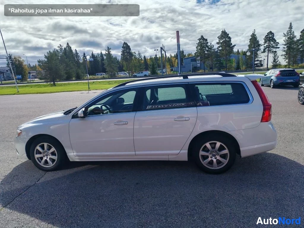 Valkoinen Volvo V70 2011, sivulta, kuva 6