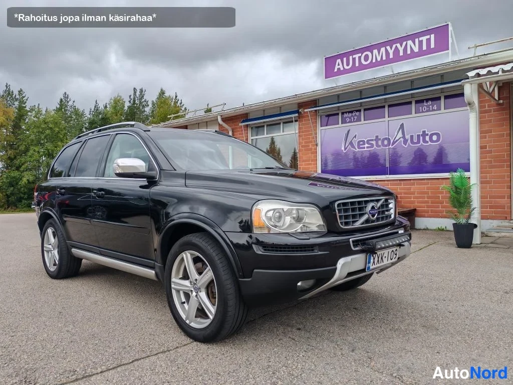 Musta Volvo XC90 2011, etuviisto, keula oikealle, kuva 2
