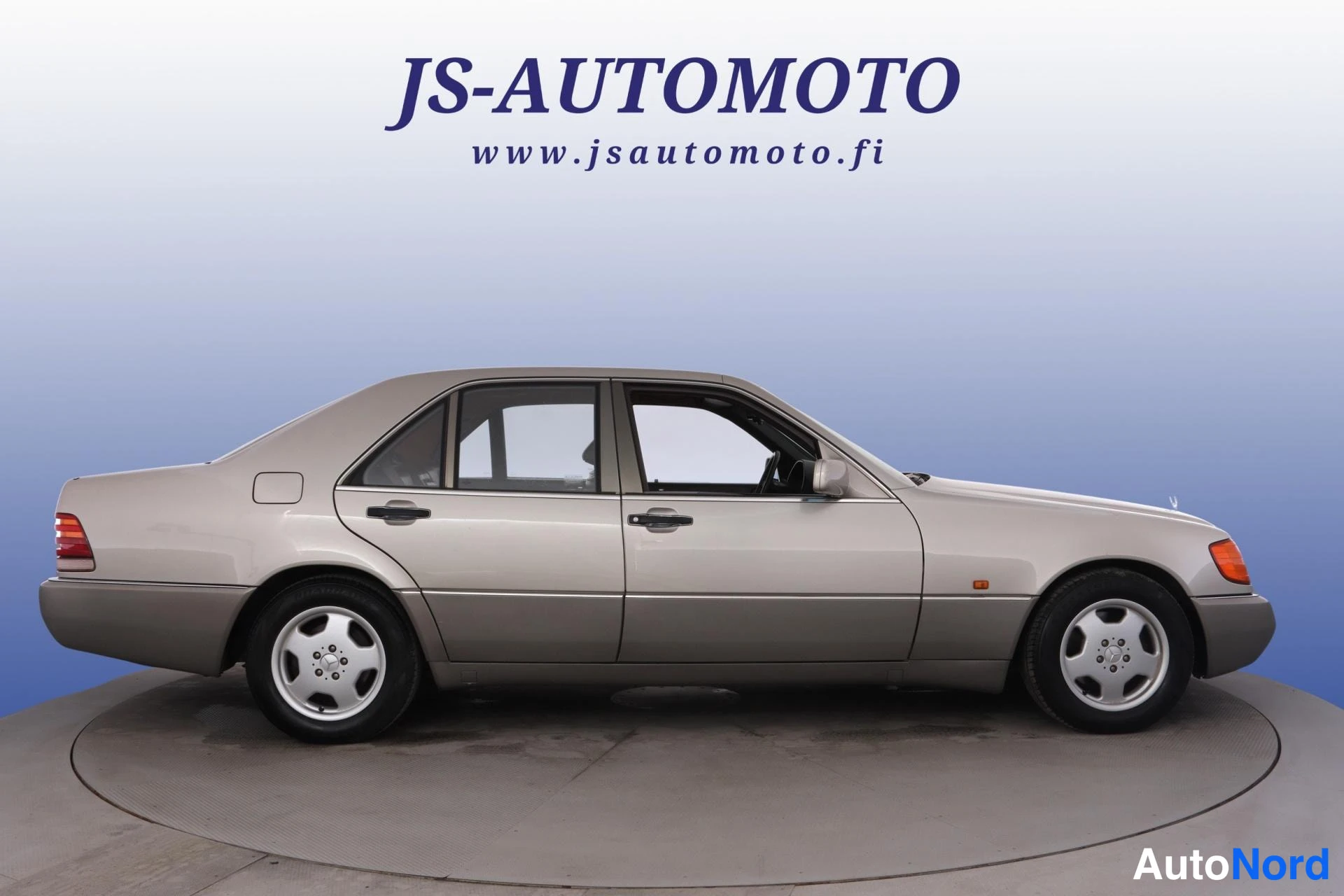 Harmaa Mercedes-Benz S 1992, sivulta, kuva 3