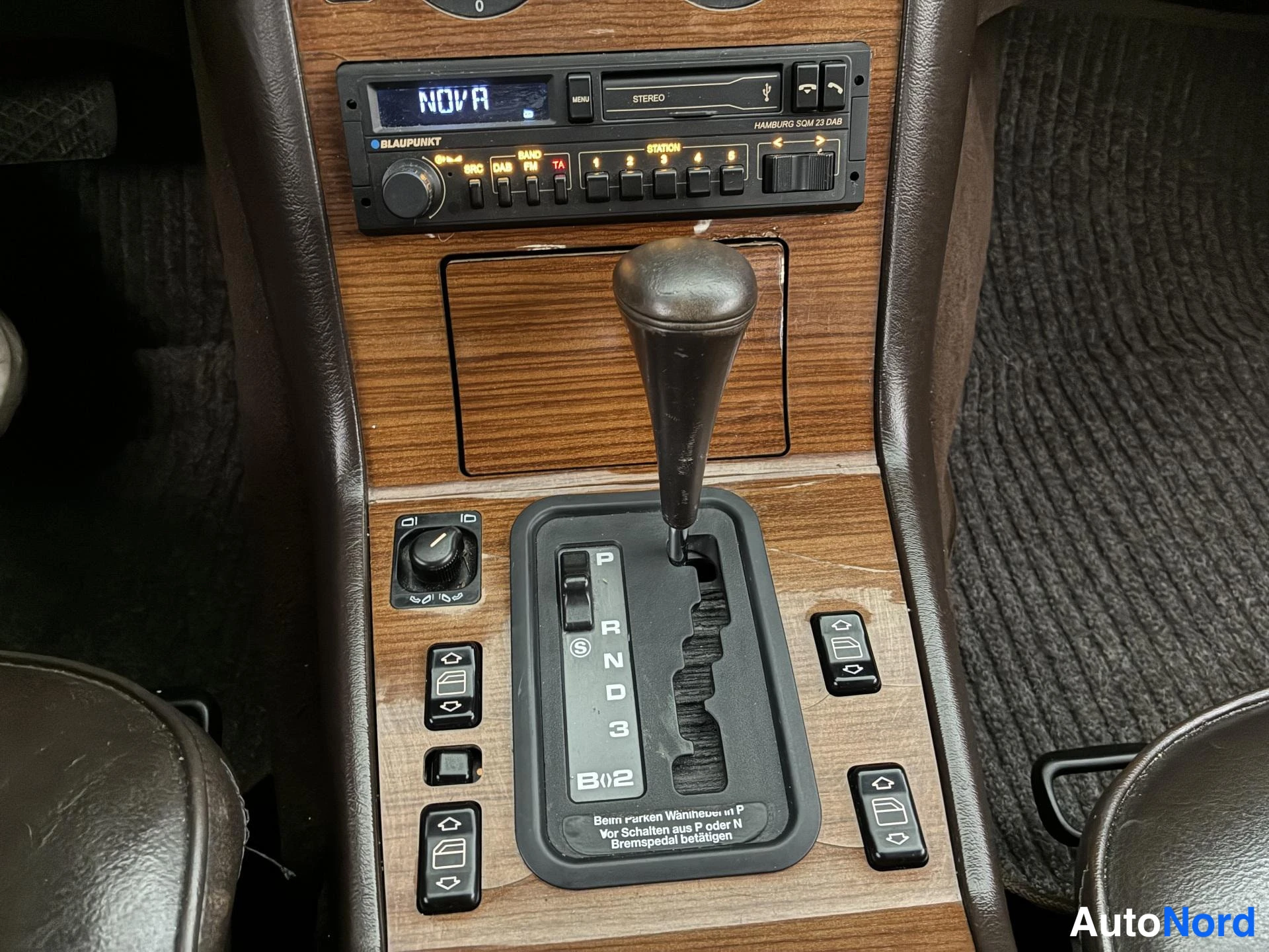 Harmaa Mercedes-Benz S 1992, yksityiskohta, kuva 17