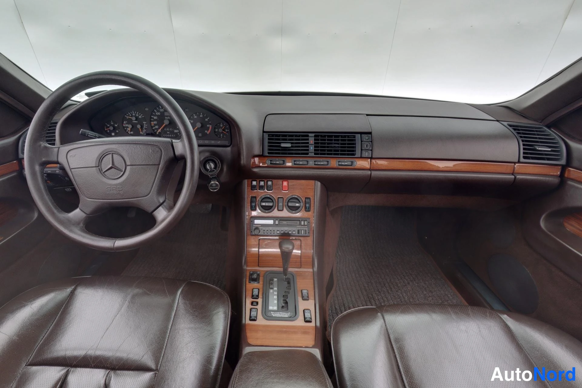 Harmaa Mercedes-Benz S 1992, ohjaamo, kuva 7