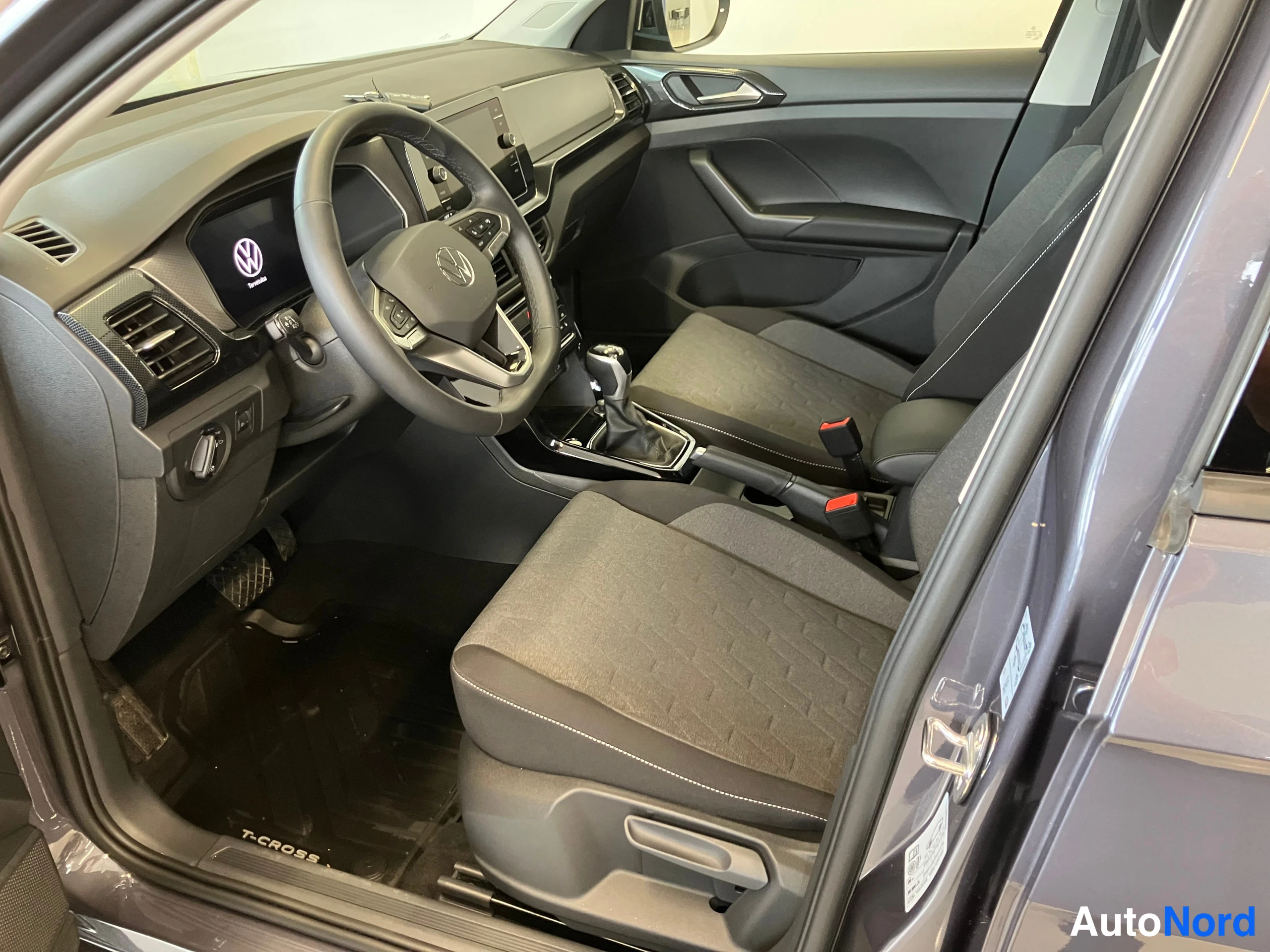 Grå Volkswagen T-Cross 2025, bild 10