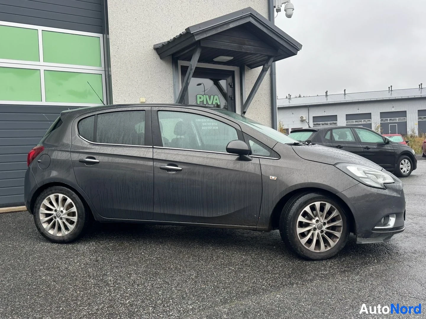Harmaa Opel Corsa 2015, etuviisto, keula oikealle, kuva 3