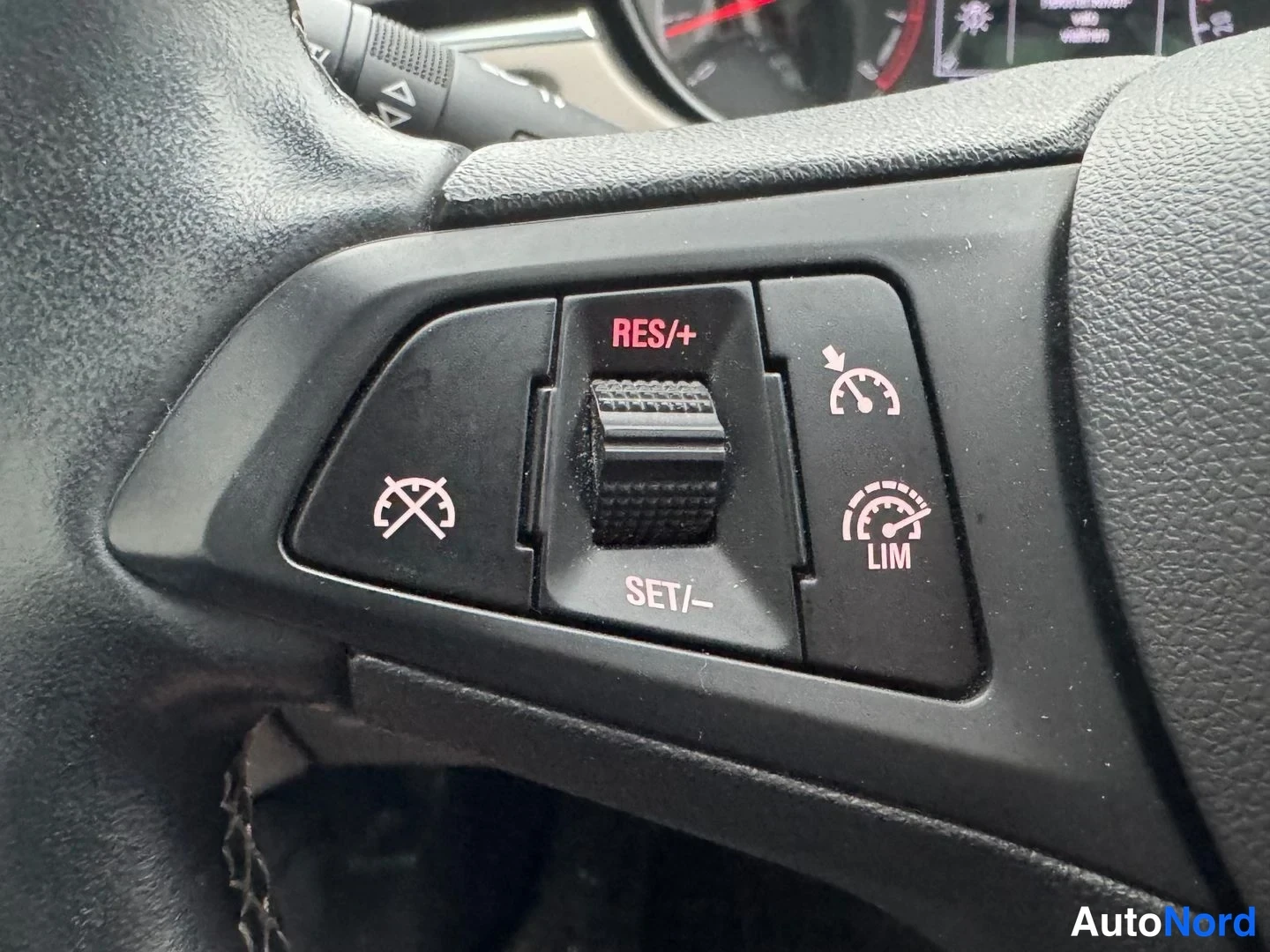 Harmaa Opel Corsa 2015, yksityiskohta, kuva 10