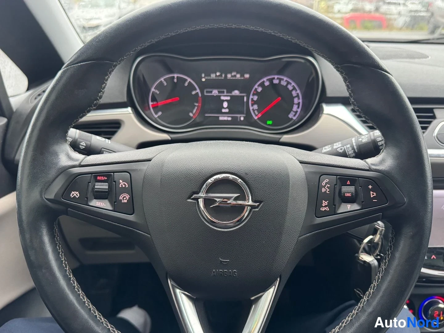 Harmaa Opel Corsa 2015, ohjaamo, kuva 6