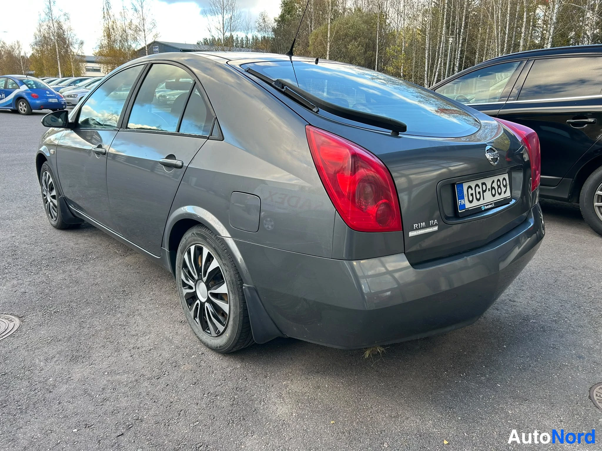 Harmaa Nissan Primera 2005, takaviisto, kuva 4