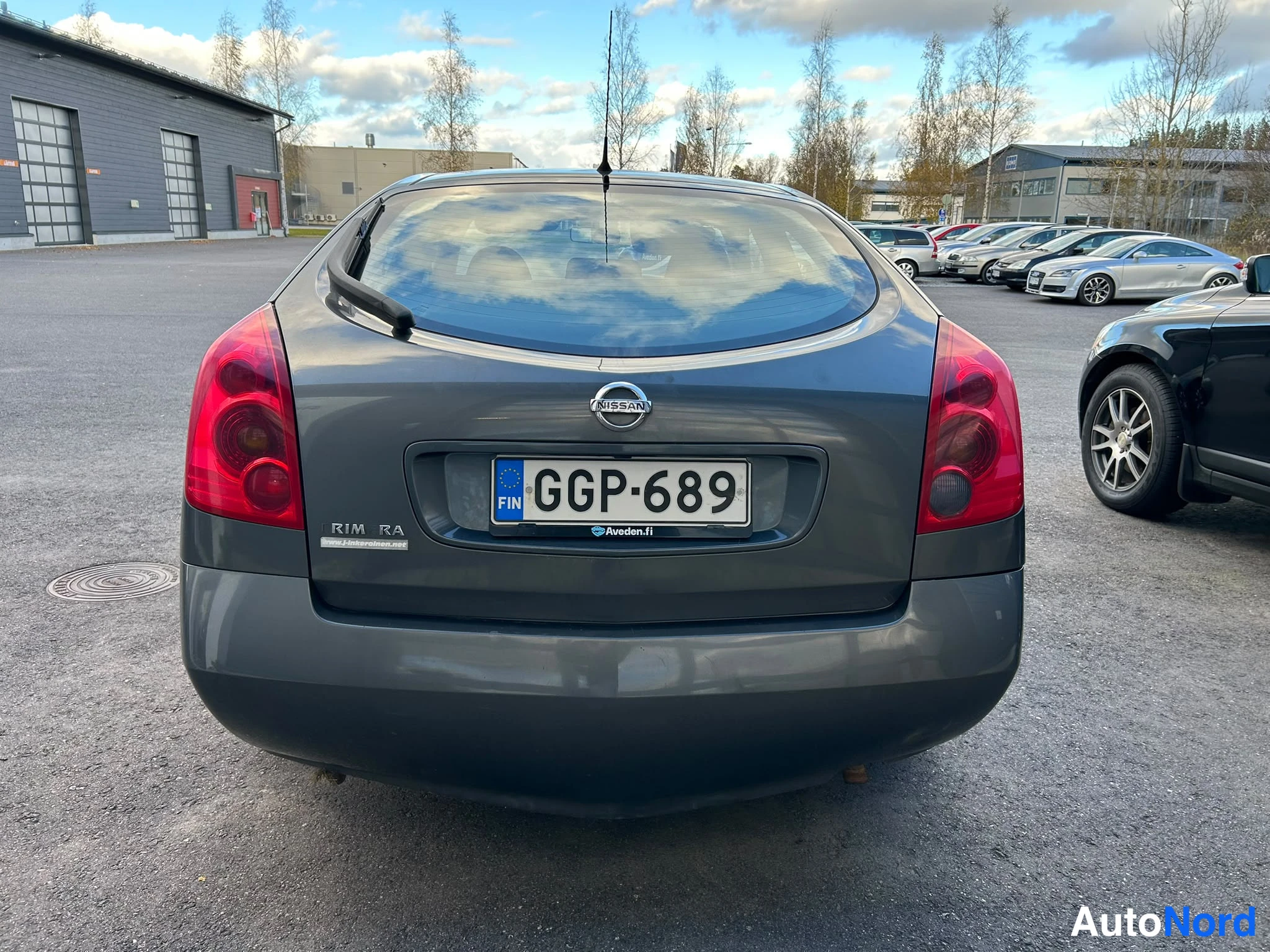 Harmaa Nissan Primera 2005, takaa, kuva 6