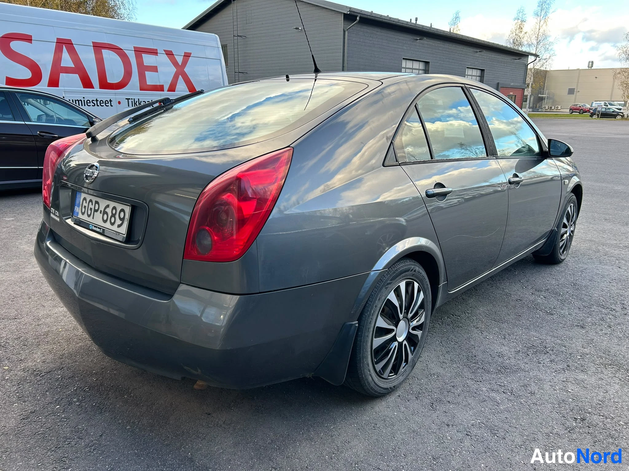 Harmaa Nissan Primera 2005, takaviisto, kuva 5