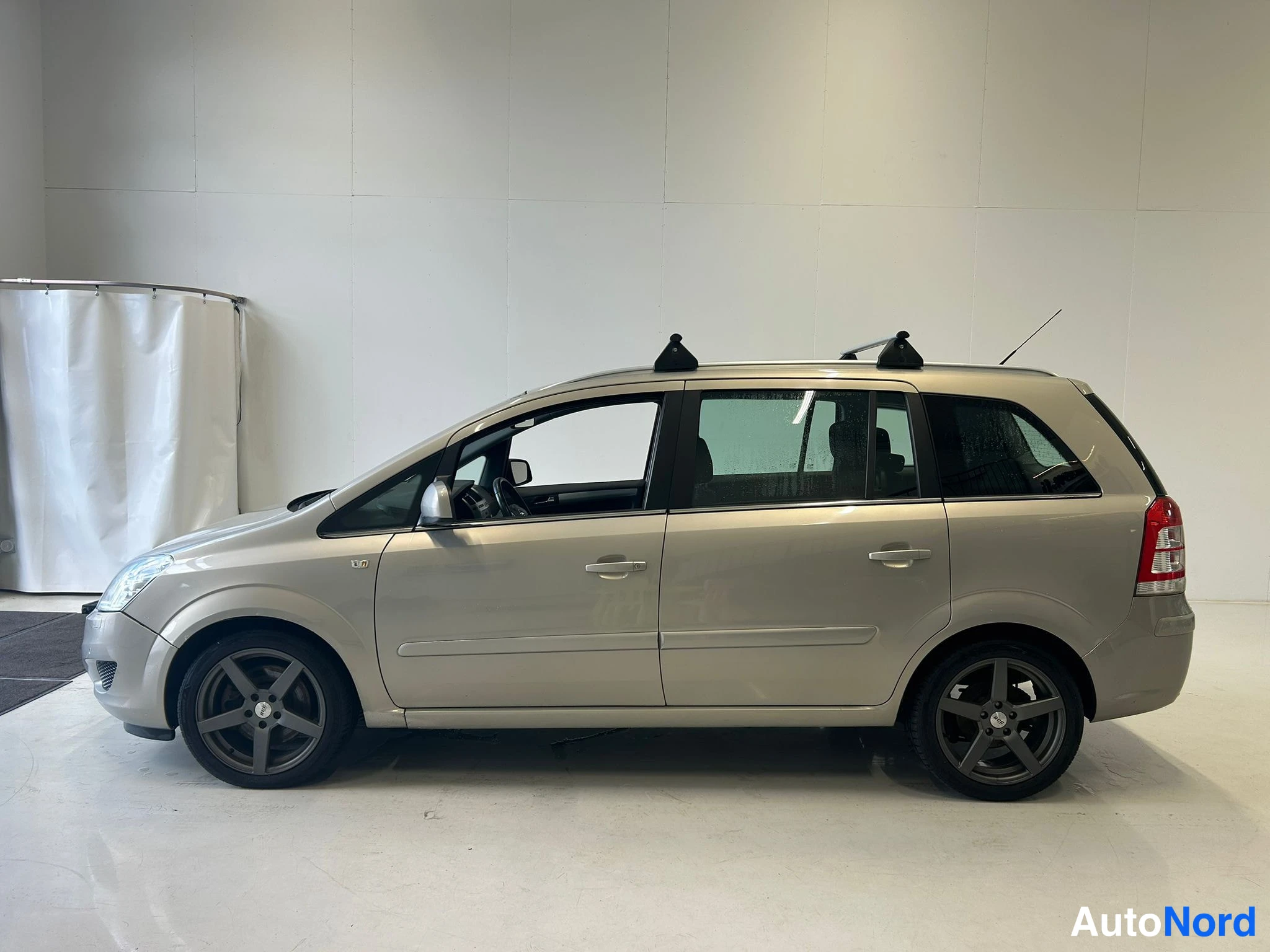 Hopea Opel Zafira 2010, sivulta, kuva 3