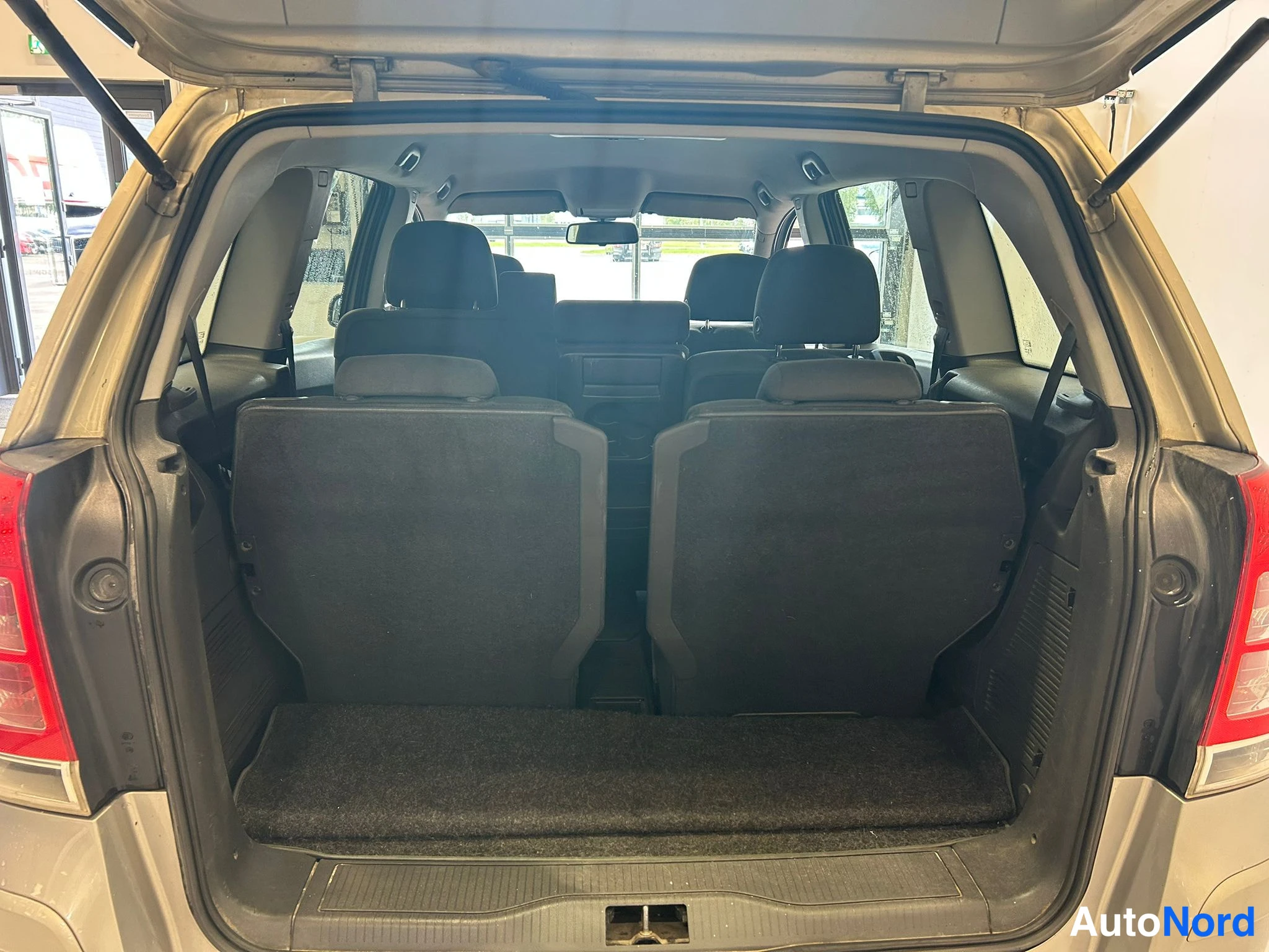 Hopea Opel Zafira 2010, tavaratila, kuva 14