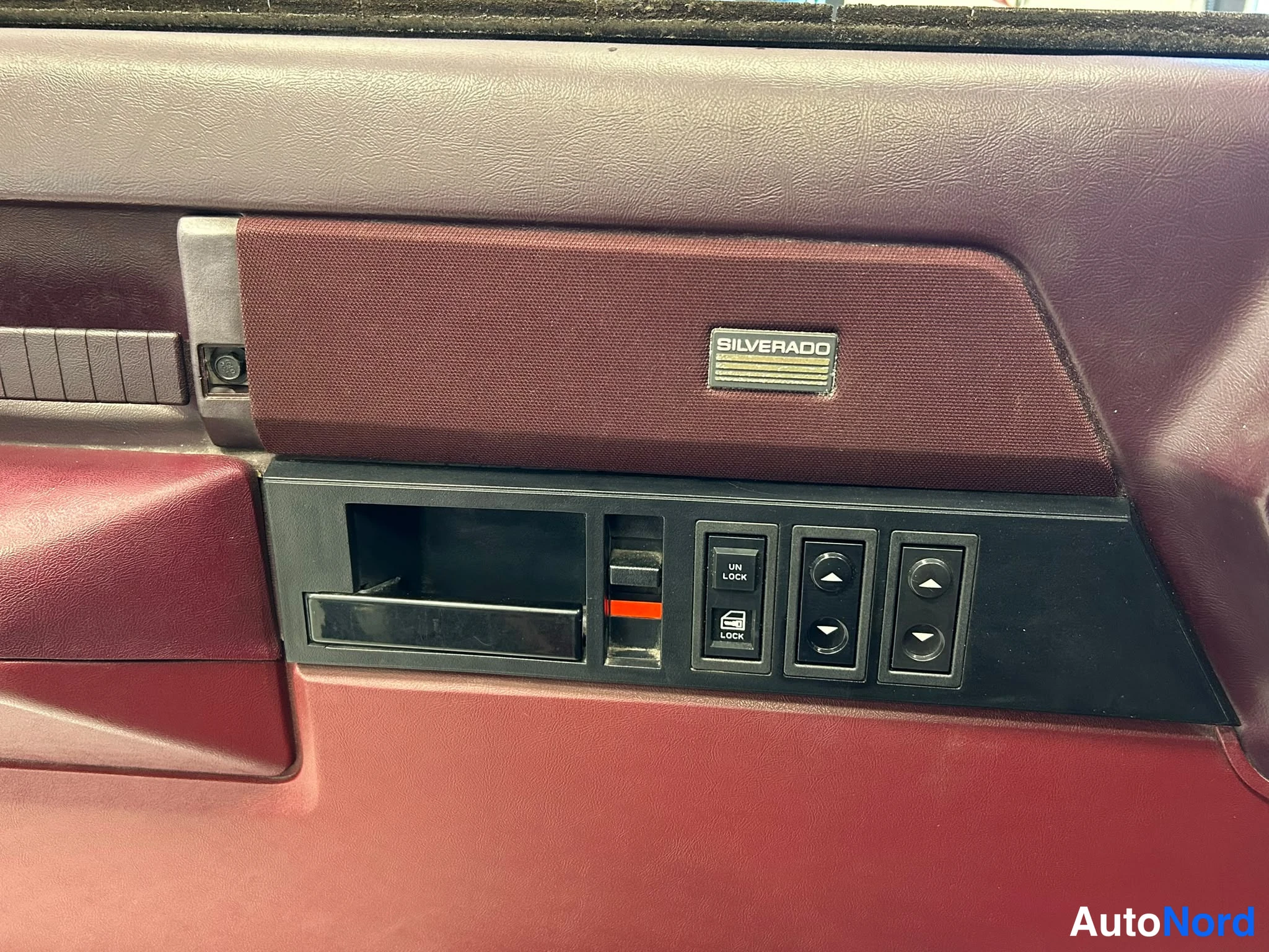 Punainen Chevrolet Sportside 1988, yksityiskohta, kuva 16