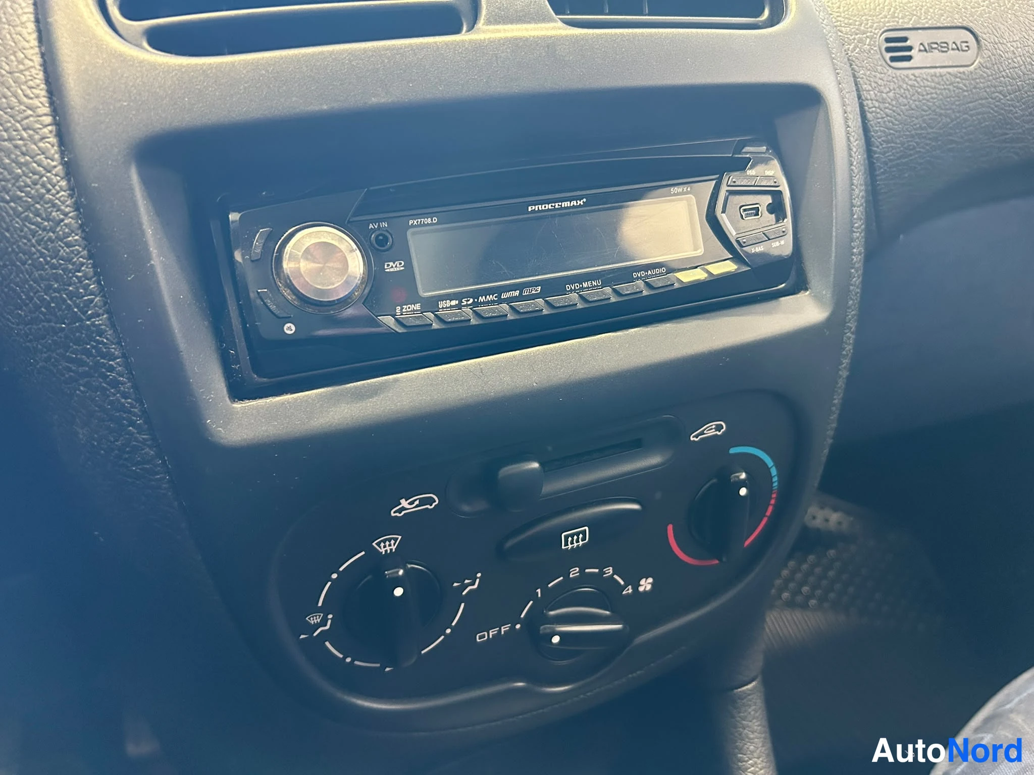 Punainen Peugeot 206 2003, yksityiskohta, kuva 12