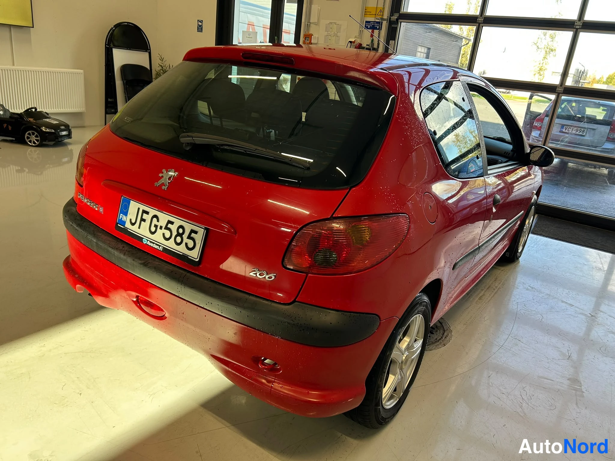 Punainen Peugeot 206 2003, takaviisto, kuva 5