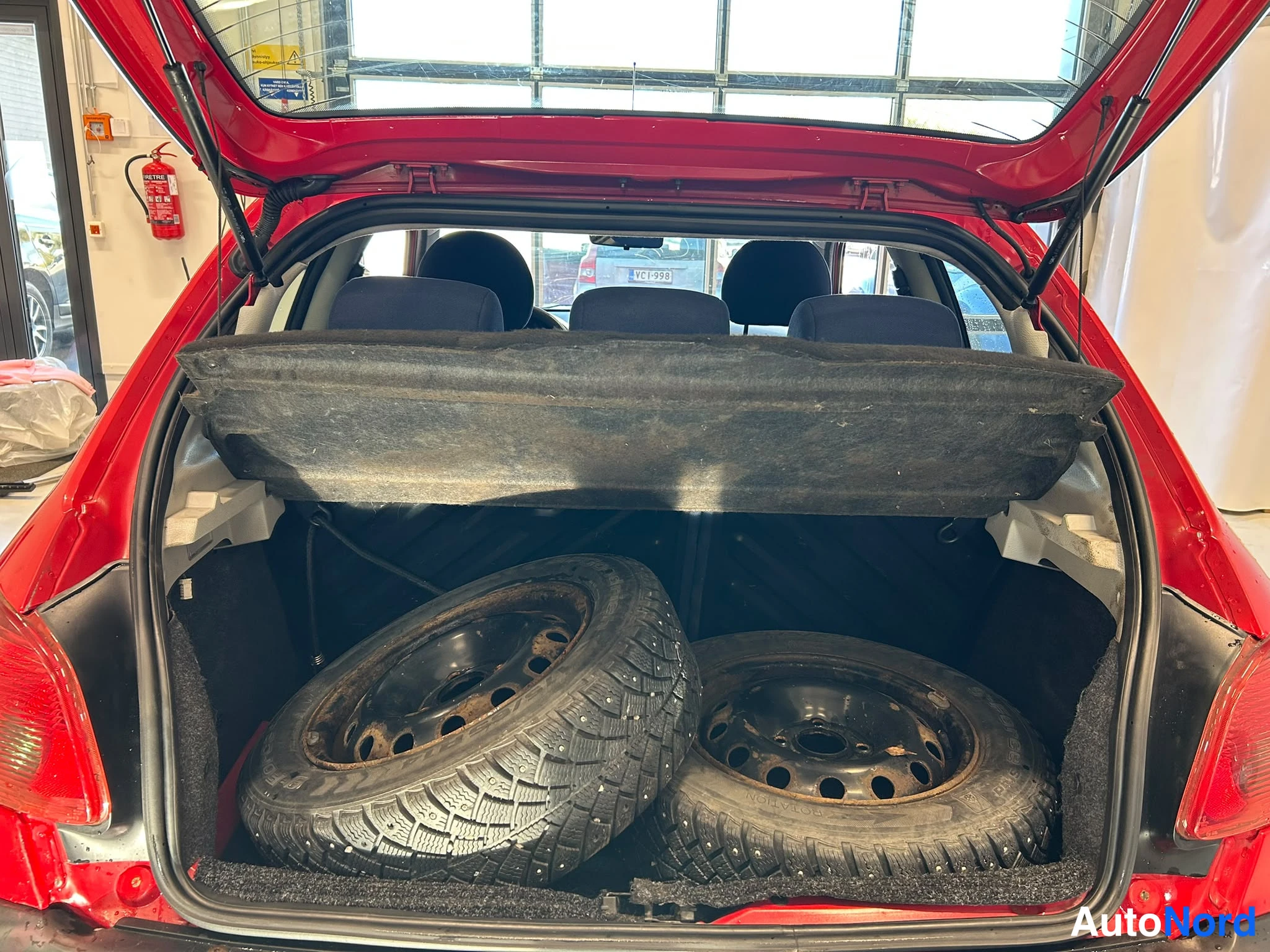 Punainen Peugeot 206 2003, tavaratila, kuva 10