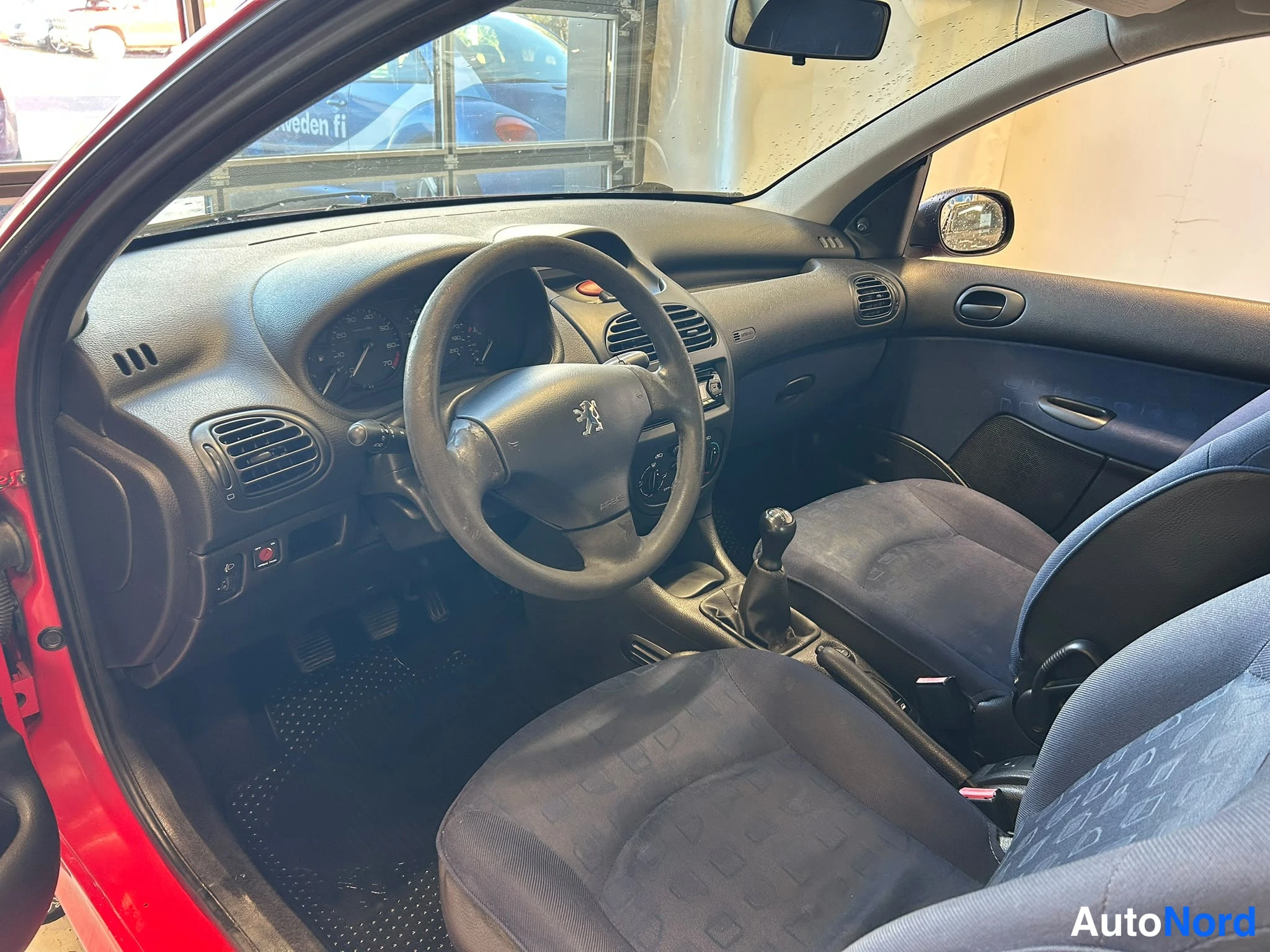 Punainen Peugeot 206 2003, ohjaamo, kuva 7