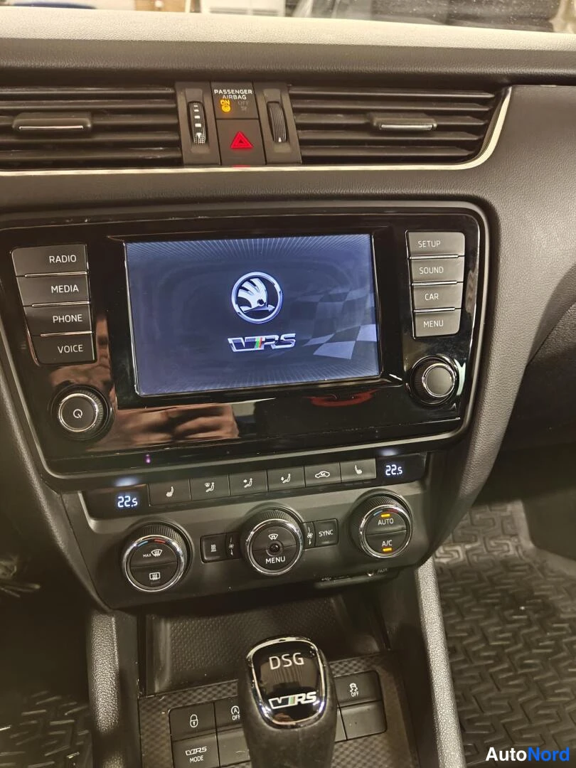 Musta Skoda Octavia 2017, yksityiskohta, kuva 17
