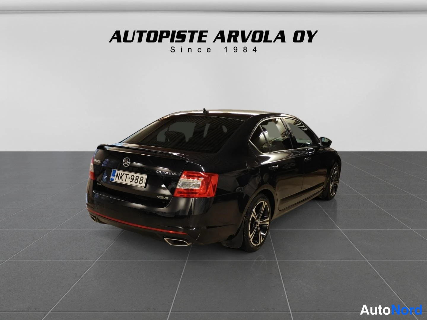 Musta Skoda Octavia 2017, takaviisto, kuva 8