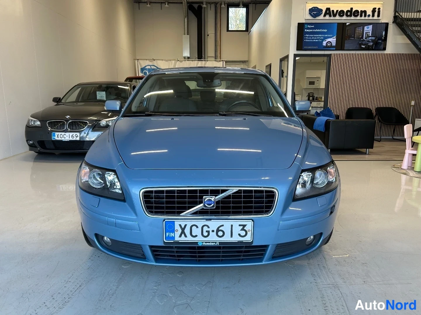 Sininen Volvo S40 2004, edestä, kuva 3
