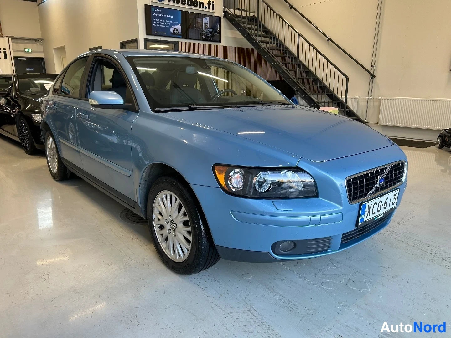 Sininen Volvo S40 2004, etuviisto, keula oikealle, kuva 2