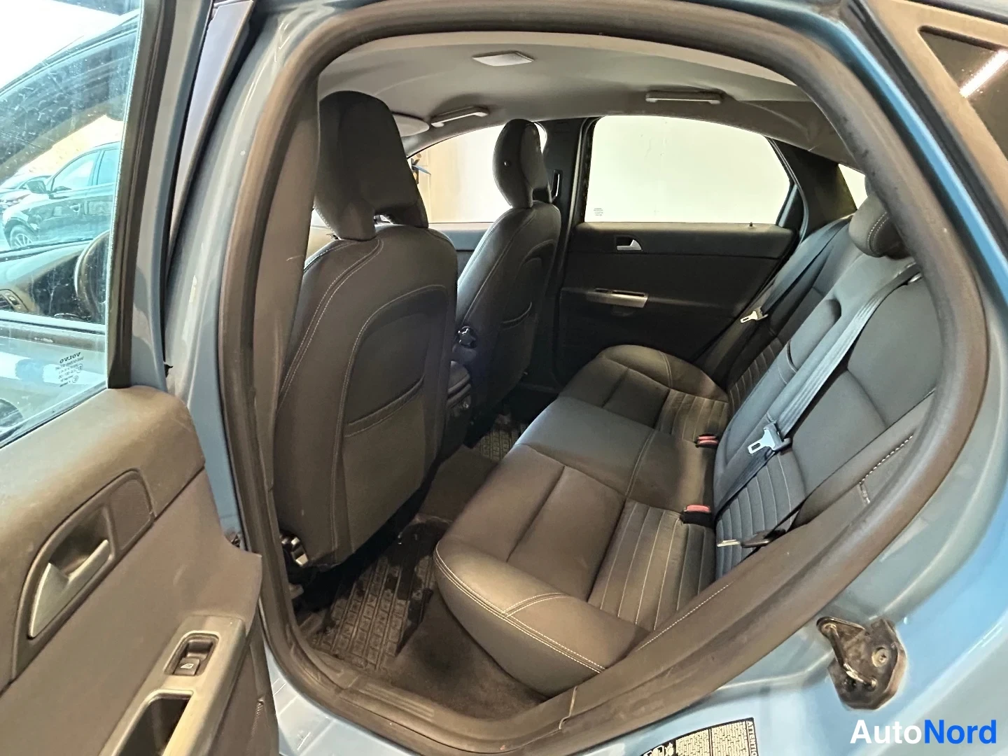 Sininen Volvo S40 2004, takaistuimet, kuva 10