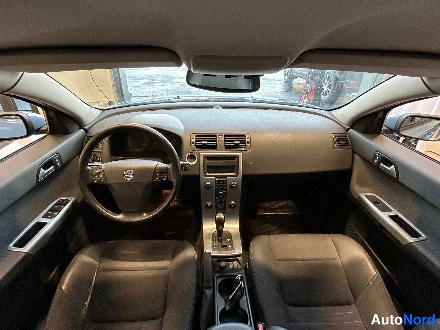 Sininen Volvo S40 2004, ohjaamo, kuva 7