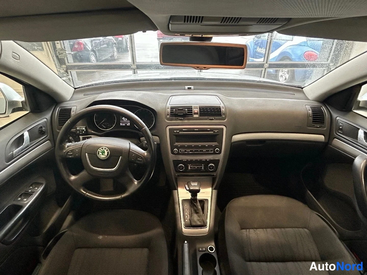 Hopea Skoda Octavia 2013, ohjaamo, kuva 8