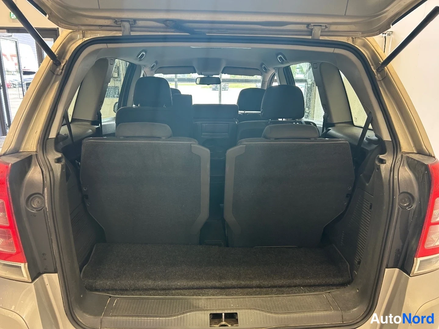 Hopea Opel Zafira 2010, tavaratila, kuva 14