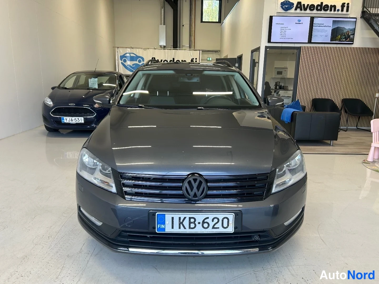 Harmaa Volkswagen Passat Variant 2011, edestä, kuva 3