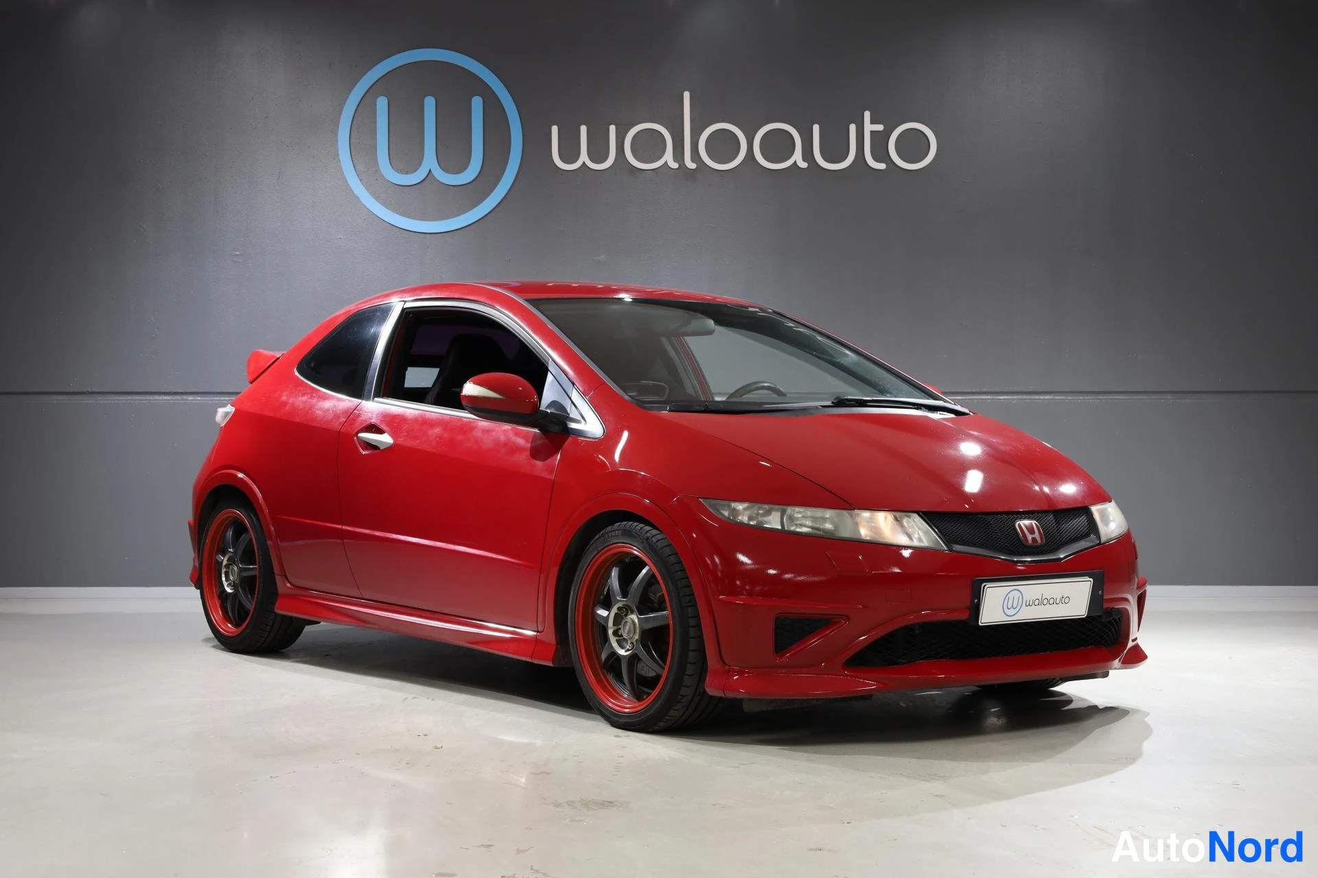 Punainen Honda Civic 2009, etuviisto, keula oikealle, kuva 2