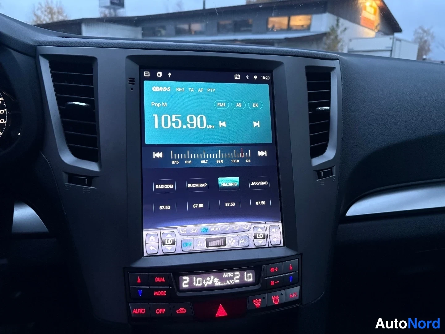 Musta Subaru Outback 2010, yksityiskohta, kuva 13