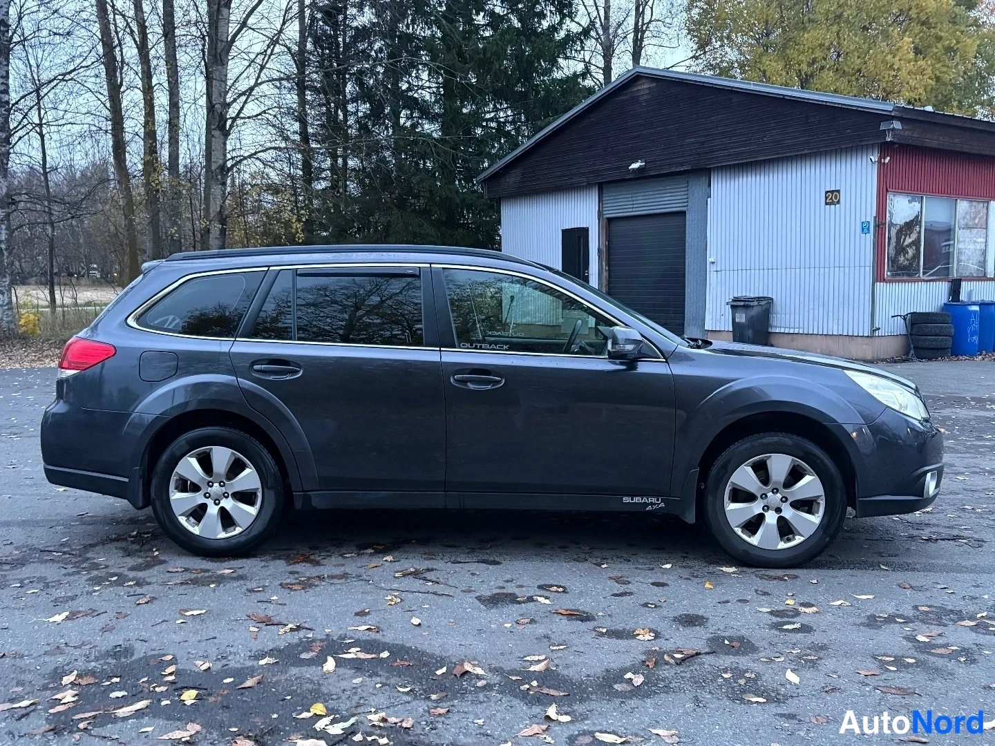 Musta Subaru Outback 2010, takaviisto, kuva 5