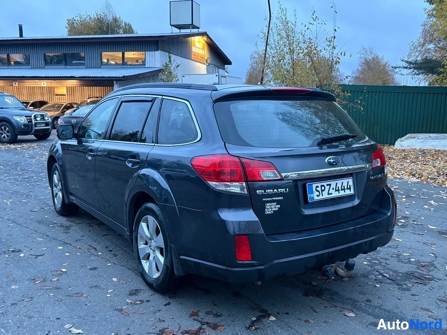 Musta Subaru Outback 2010, takaviisto, kuva 6