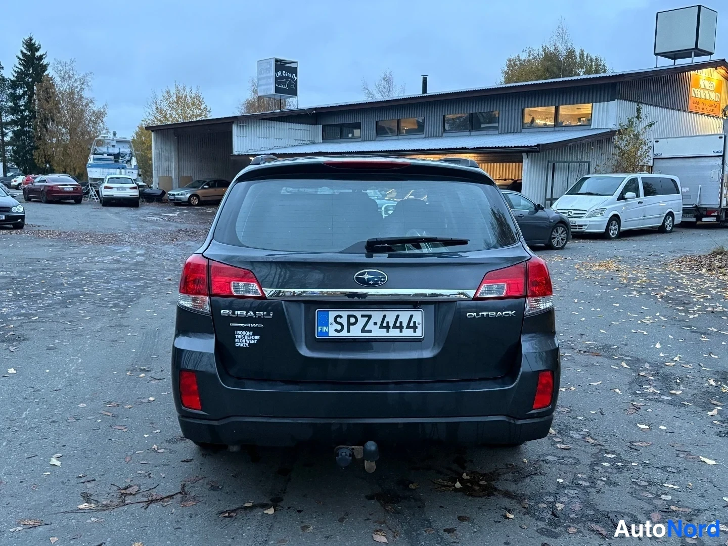 Musta Subaru Outback 2010, takaa, kuva 8