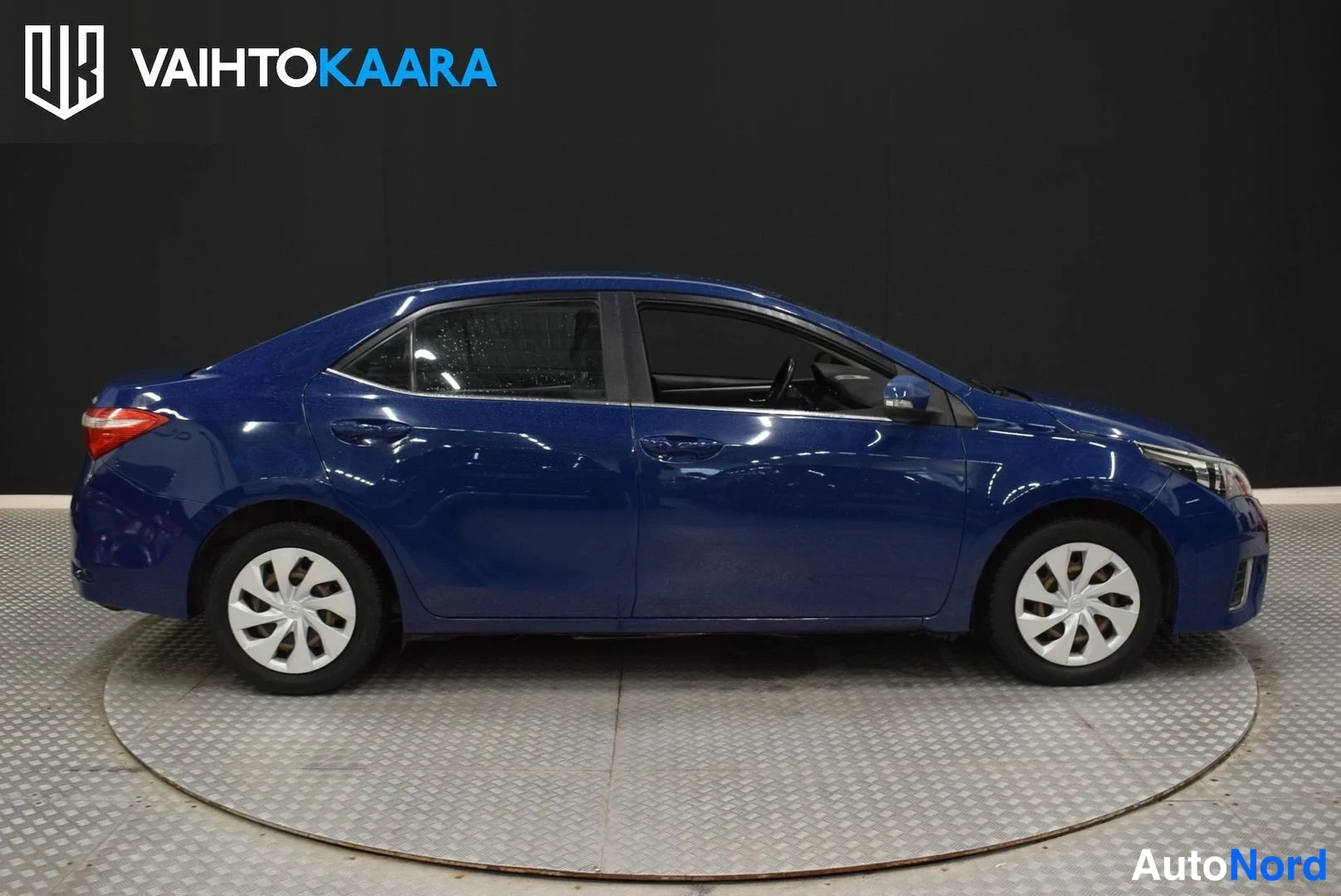 Sininen Toyota Corolla 2014, sivulta, kuva 4