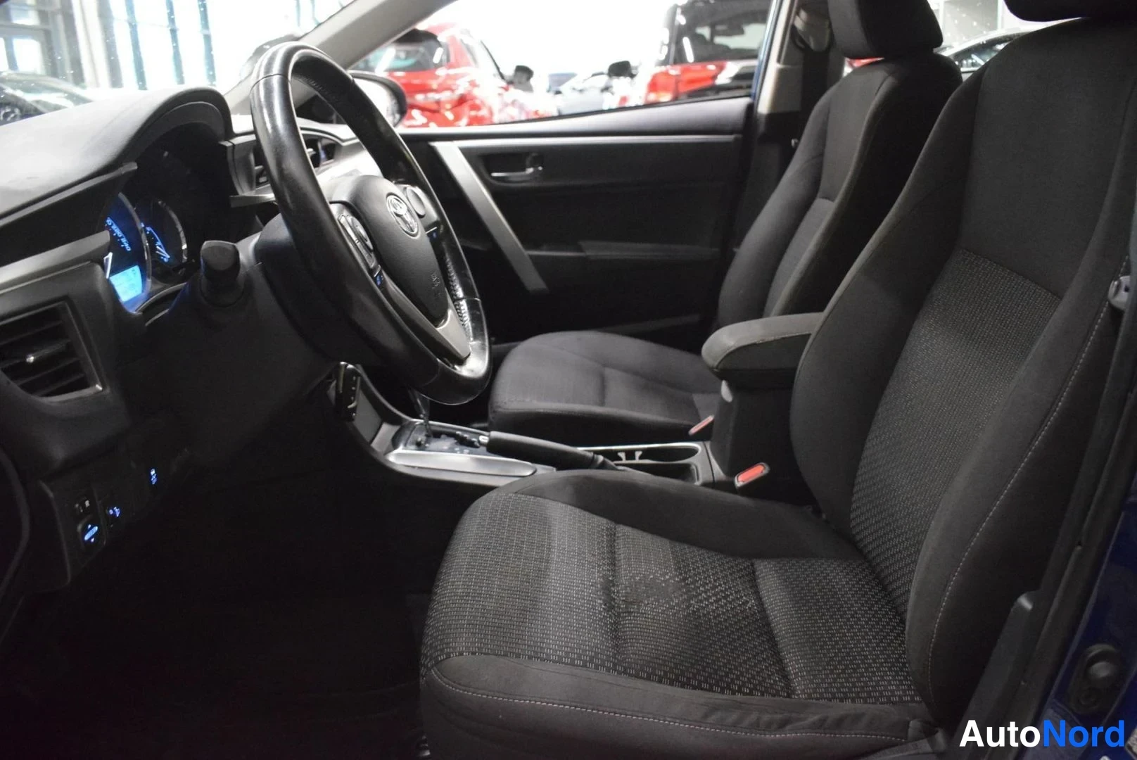 Sininen Toyota Corolla 2014, ohjaamo, kuva 7
